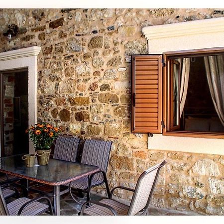 M&M Stone-Village House-Family-Vintage لينثوس المظهر الخارجي الصورة