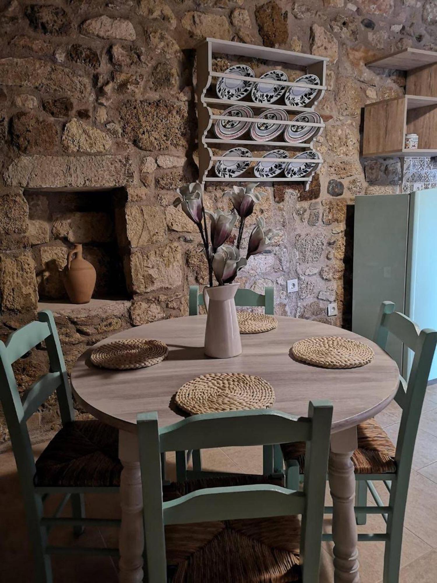 M&M Stone-Village House-Family-Vintage لينثوس المظهر الخارجي الصورة